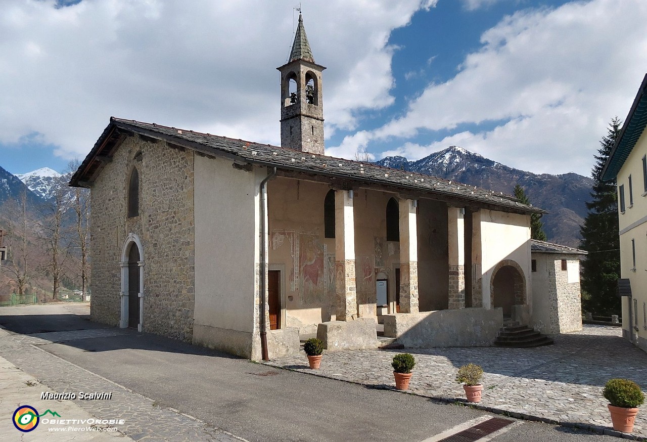 47 Il Santuario della Vergine Addolorata, splendido gioiello misconosciuto di Val Brembana....JPG